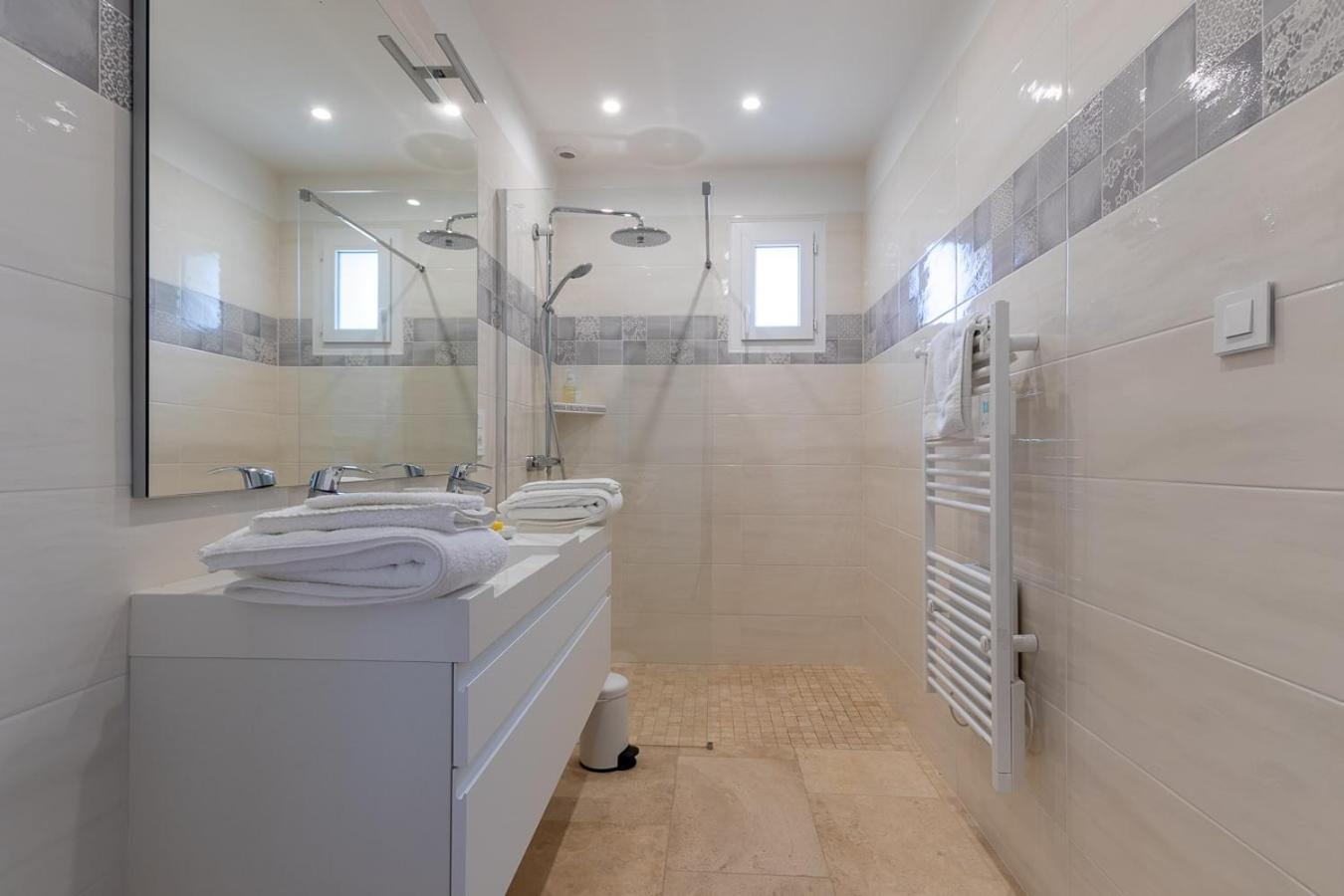 Bed and Breakfast Mas Des Tourterelles Jonquieres  Exterior foto
